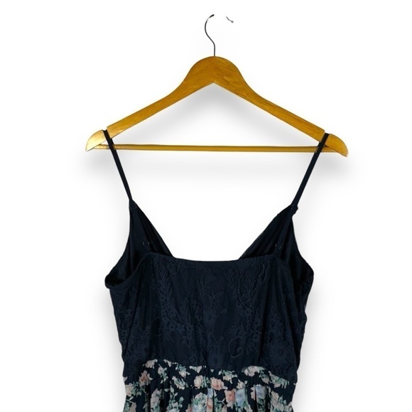 4 for $40 SALE! Francesca's Coll. Lace V Neck Floral Mini Dress, Navy, Size L - Picture 14 of 16